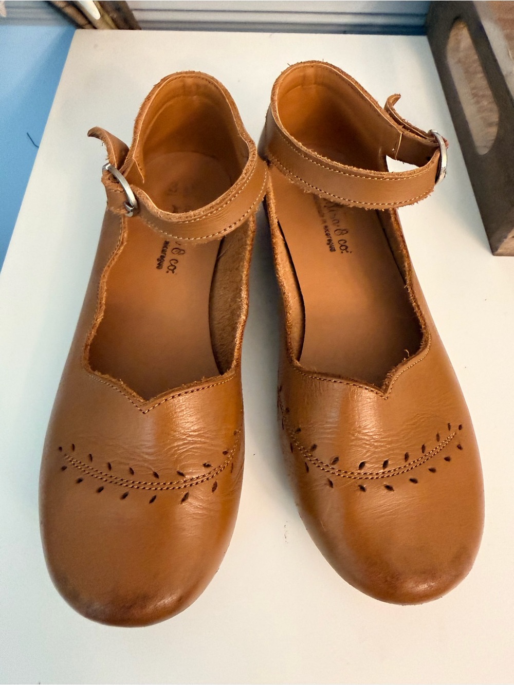 Adelisa & Co Girls Tan Leather Mary Jane Shoes with Ankle Strap Size 30/12